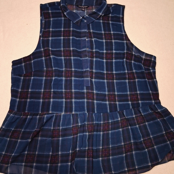 American Eagle Outfitters Tops - American Eagle Outfitters Navy Plaid Top